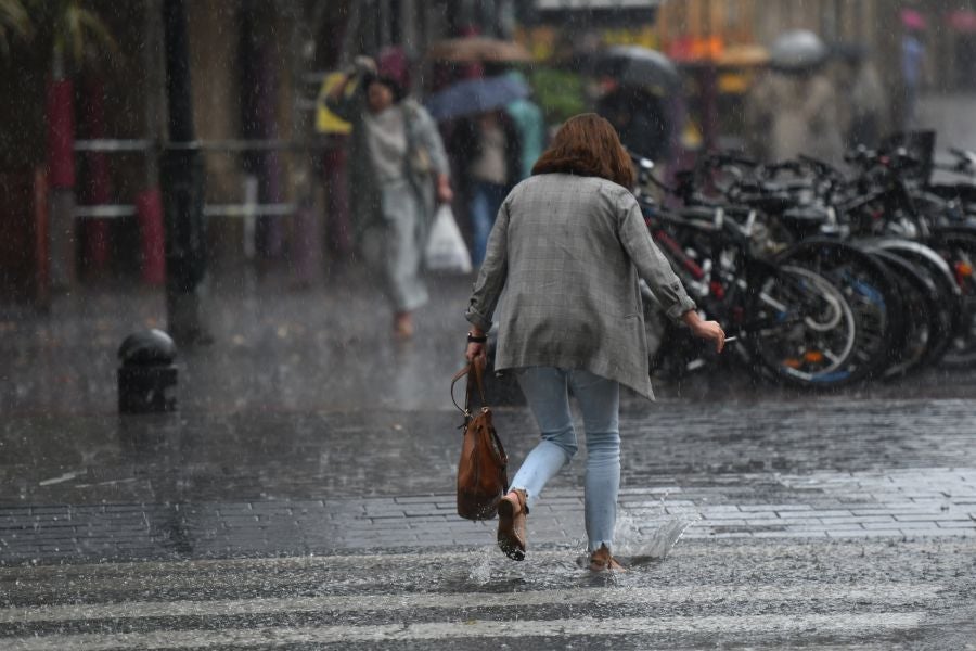 Fotos: Chaparrón de mediodía