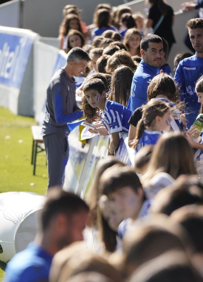 Fotos: Los más pequeños disfrutan viendo el entrenamiento de la Real en Zubieta