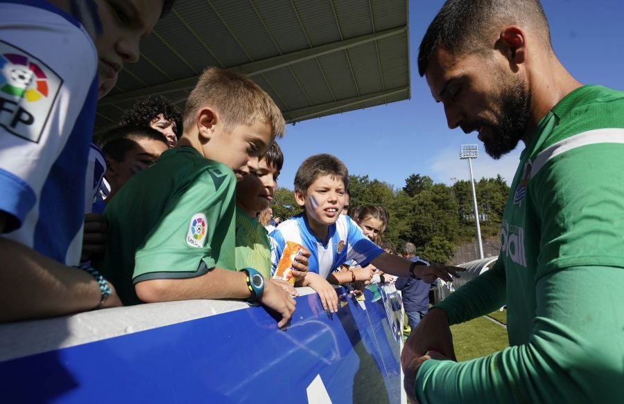 Fotos: Los más pequeños disfrutan viendo el entrenamiento de la Real en Zubieta
