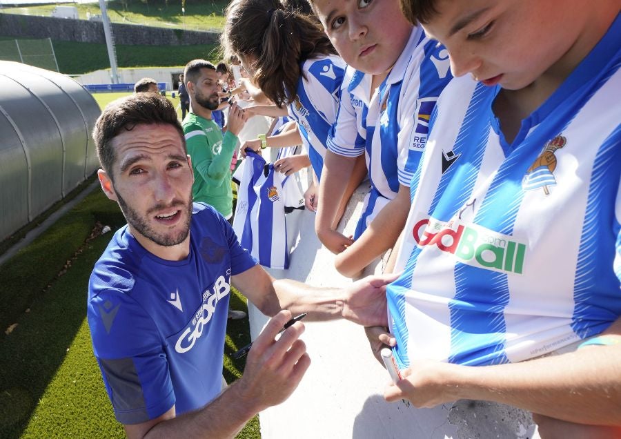 Fotos: Los más pequeños disfrutan viendo el entrenamiento de la Real en Zubieta