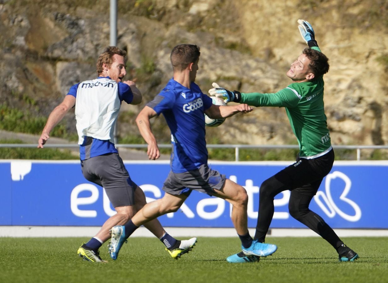 Fotos: Los más pequeños disfrutan viendo el entrenamiento de la Real en Zubieta