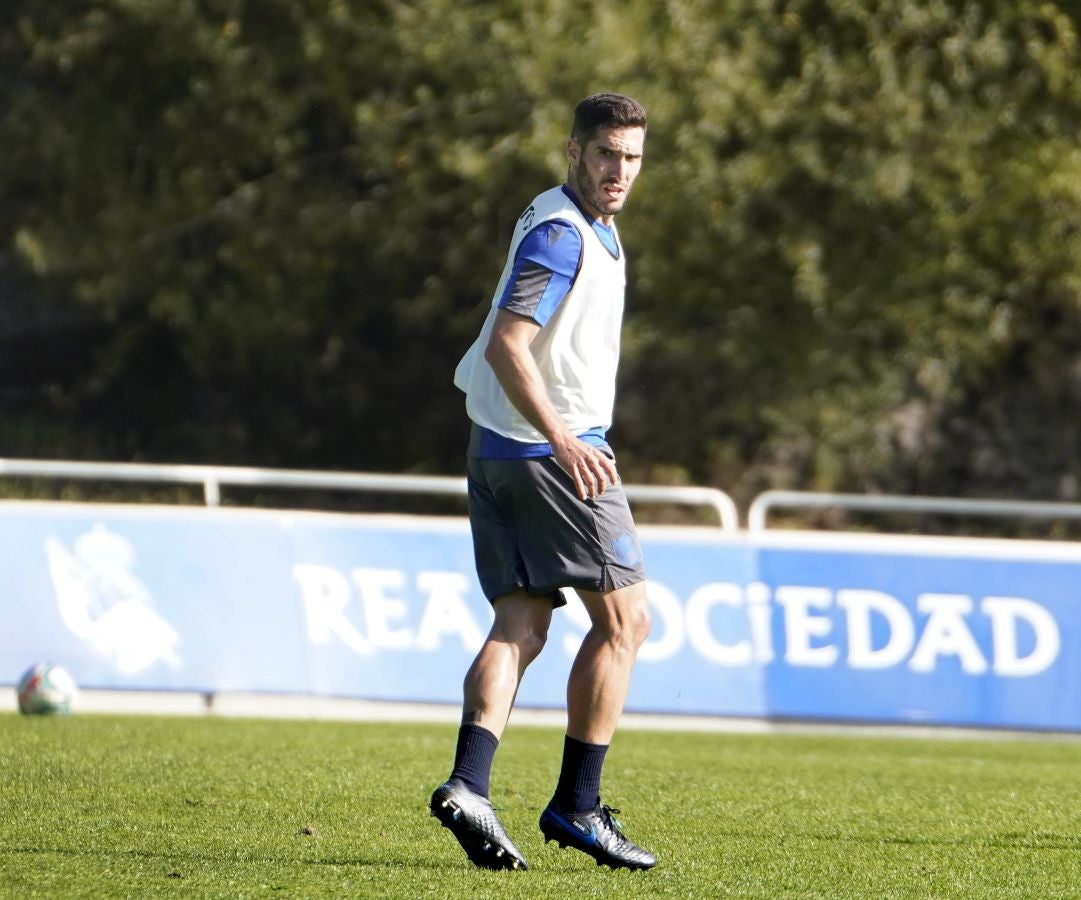 Fotos: Los más pequeños disfrutan viendo el entrenamiento de la Real en Zubieta