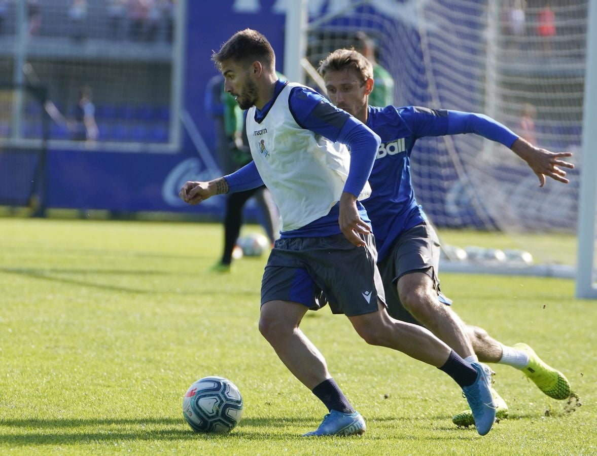 Fotos: Los más pequeños disfrutan viendo el entrenamiento de la Real en Zubieta