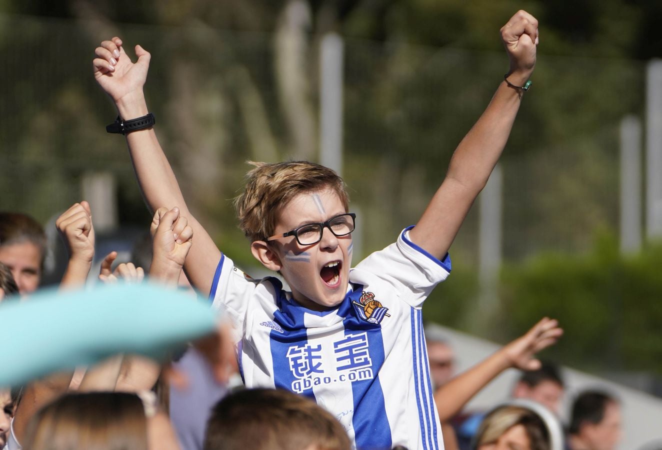 Fotos: Los más pequeños disfrutan viendo el entrenamiento de la Real en Zubieta