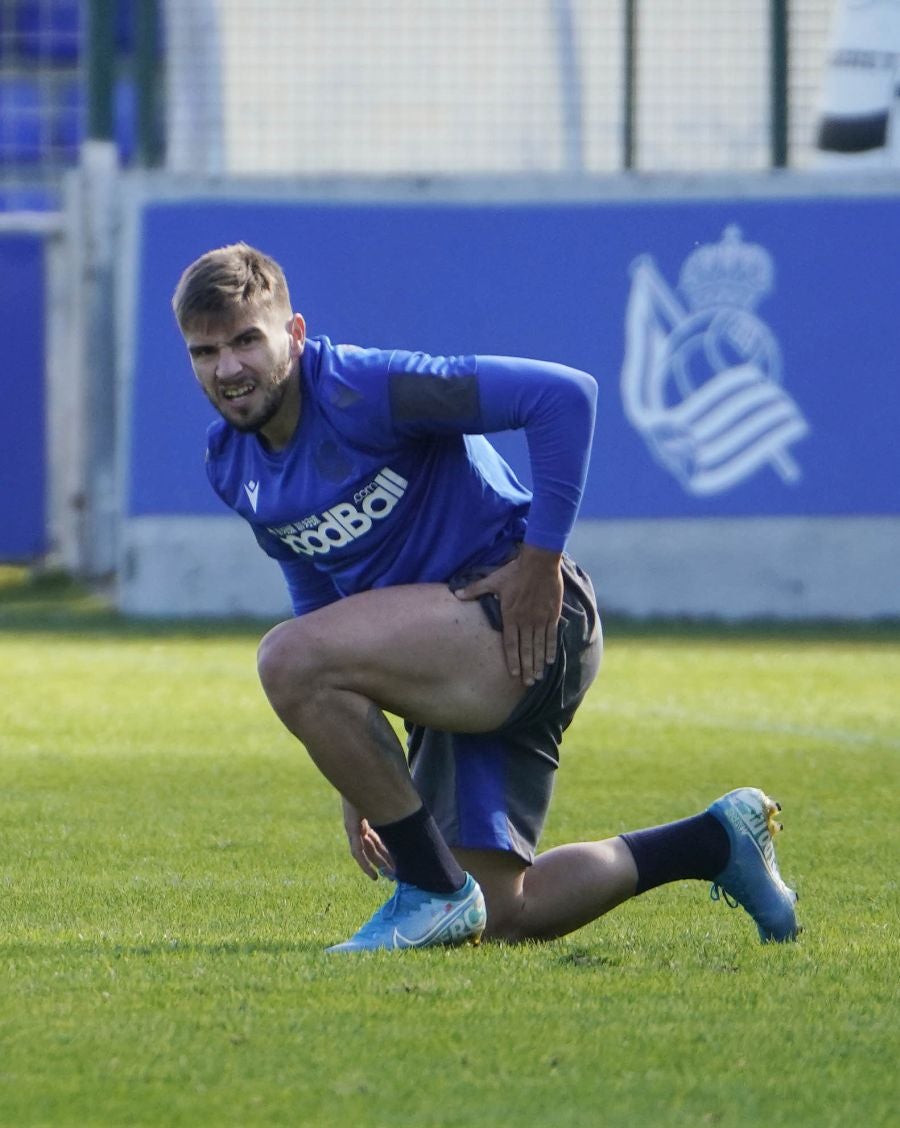 Fotos: Los más pequeños disfrutan viendo el entrenamiento de la Real en Zubieta