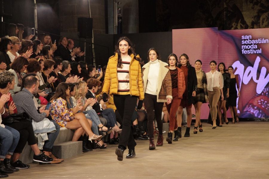 Mosquito Blue, Molupita, O`Farril, La Romantique, Telarista Urbana, Maider Alzaga, Luhei, Testone Hojas, Laia Varela, Davidi Dú, Anhelo, Sastrería Aldabaldetreku e Inge Zubeldia han desfilado en la pasarela de San Telmo este sábado 