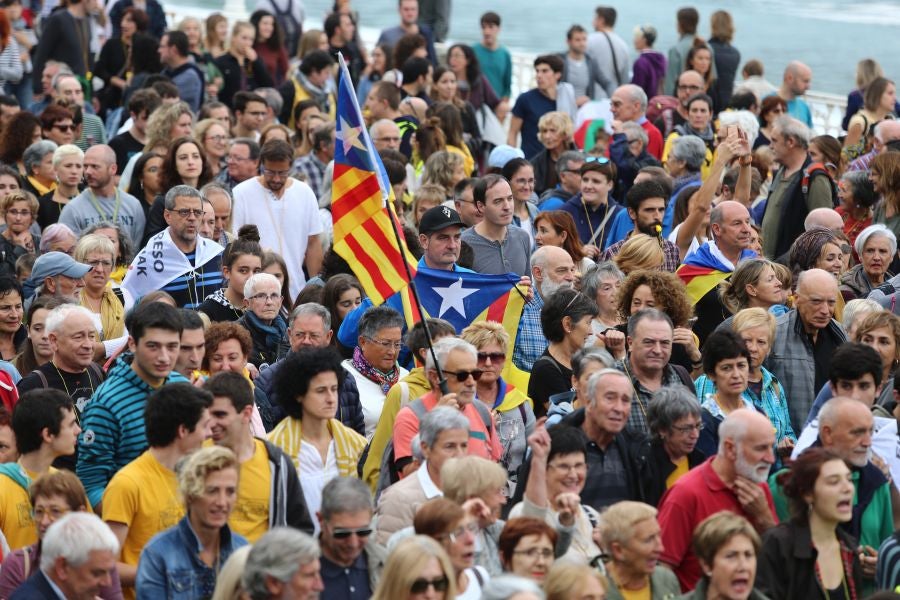 Fotos: Arranca en Donostia la manifestación de Gure Esku en favor de los condenados del procés