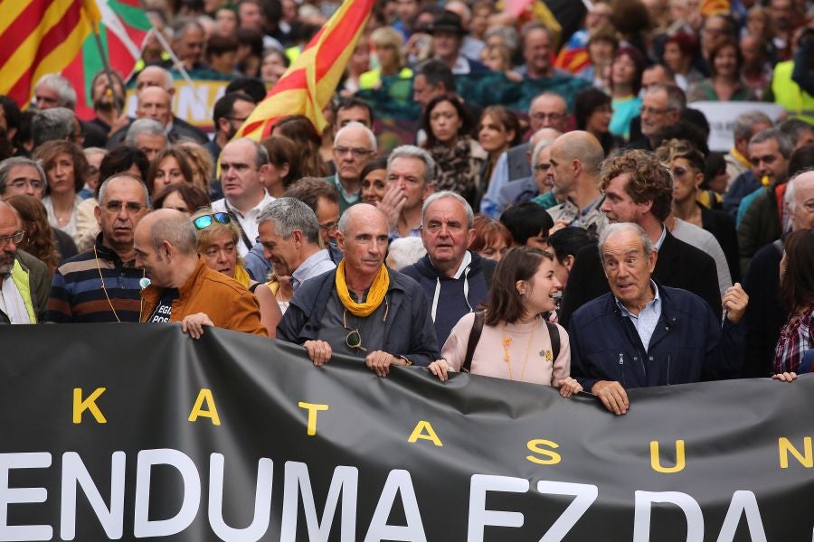 Fotos: Arranca en Donostia la manifestación de Gure Esku en favor de los condenados del procés