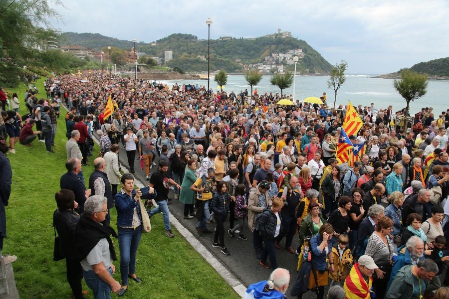 Fotos: Arranca en Donostia la manifestación de Gure Esku en favor de los condenados del procés