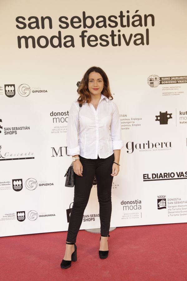 Este sábado, por la mañana, el Museo San Telmo acoge los quince desfiles de diseñadores guipuzcoanos y comercios multimarca: Mosquito Blue, Molupita, O`Farril, La Romantique, Telarista Urbana, Maider Alzaga, Luhei, Testone Hojas, Laia Varela, Davidi Dú, Anhelo, Sastrería Aldabaldetreku, Inge Zubeldia. 