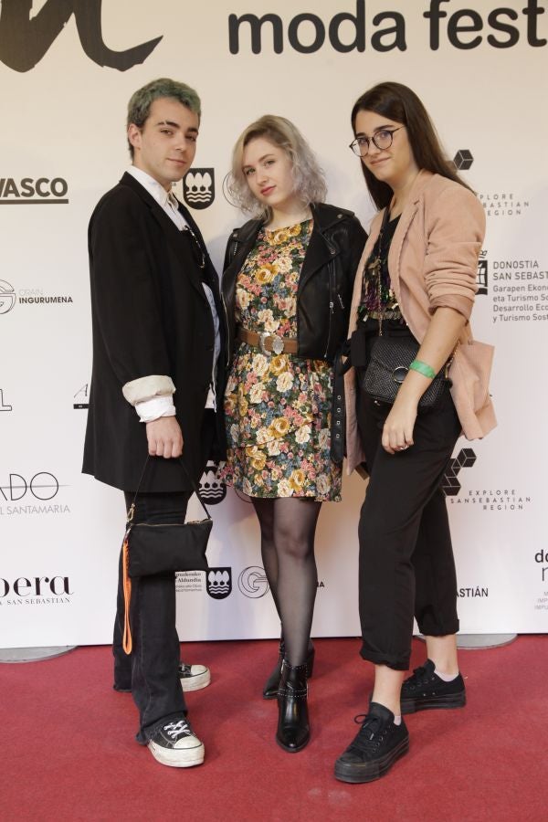 Este sábado, por la mañana, el Museo San Telmo acoge los quince desfiles de diseñadores guipuzcoanos y comercios multimarca: Mosquito Blue, Molupita, O`Farril, La Romantique, Telarista Urbana, Maider Alzaga, Luhei, Testone Hojas, Laia Varela, Davidi Dú, Anhelo, Sastrería Aldabaldetreku, Inge Zubeldia. 