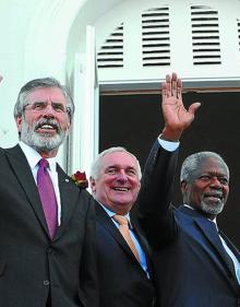 Imagen secundaria 2 - 1. Otegui y Eguiguren, en el caserío Txillarre. 2 Jonathan Powel, Gerry Adams, Kofi Anan, Gro Harlem Gruntland y Pierre Joxe, en Aiete. 3 El último interlocutor de ETA, López Peña, al ser detenido
