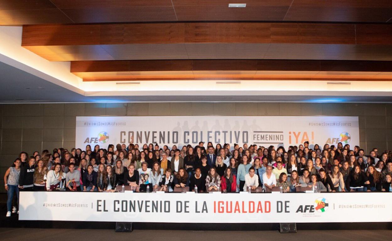 Las futbolistas de la Primera Iberdrola, tras la reunión con la AFE. 
