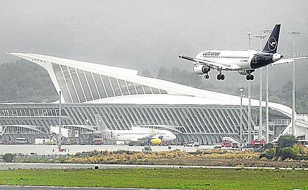 Loiu abre rutas invernales con Nápoles, A Coruña, Nantes, Oporto y Florencia