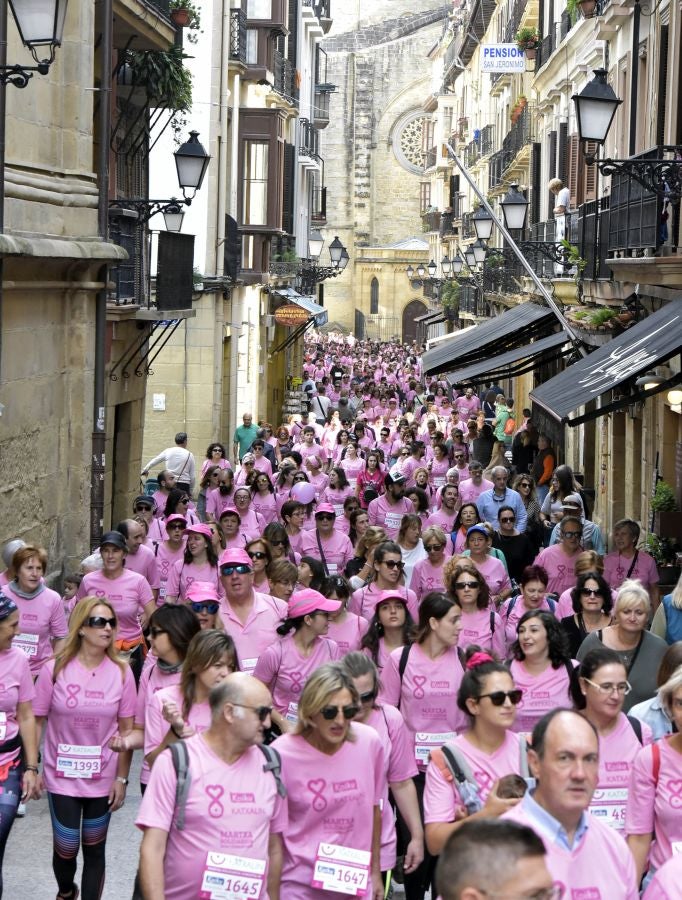 El rosa ha teñido las calles de Donostia. 
