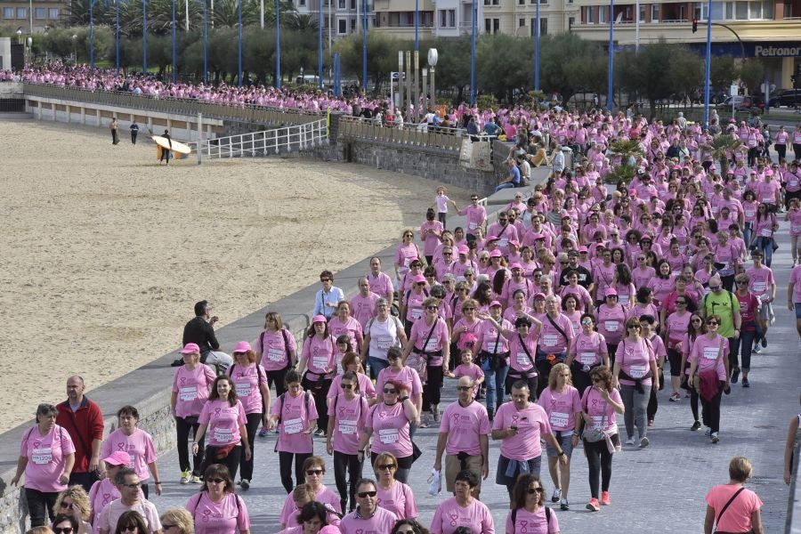 El rosa ha teñido las calles de Donostia. 