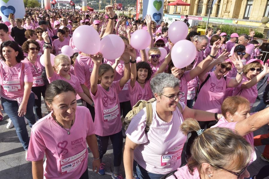 El rosa ha teñido las calles de Donostia. 