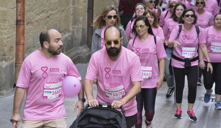 El rosa ha teñido las calles de Donostia. 