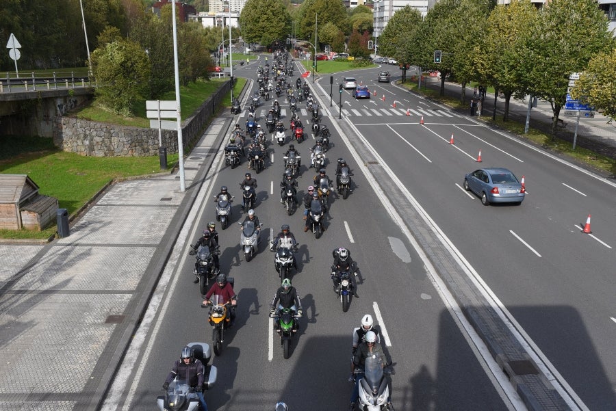 Fotos: Decenas de moteros protestan contra el mal estado de las carreteras