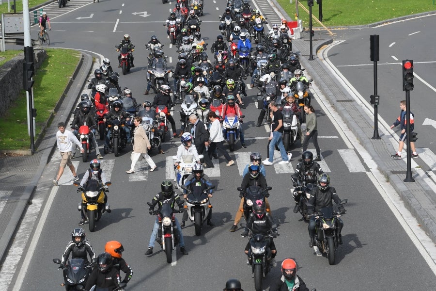 Fotos: Decenas de moteros protestan contra el mal estado de las carreteras