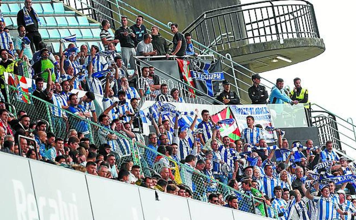 300 seguidores de la Real Sociedad vivieron de primera mano la fiesta de Balaídos