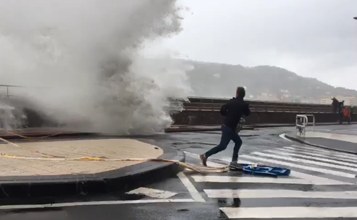 El Paseo Nuevo de San Sebastián permanecerá cerrado este domingo por el temporal