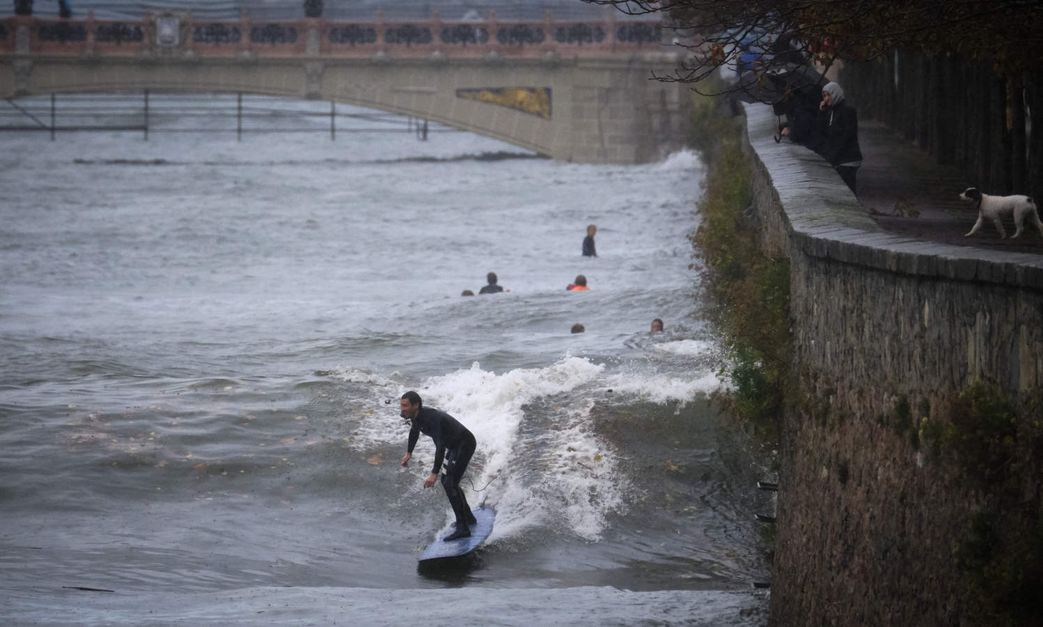 Fotos: El temporal de viento y olas deja numerosas incidencias en Gipuzkoa