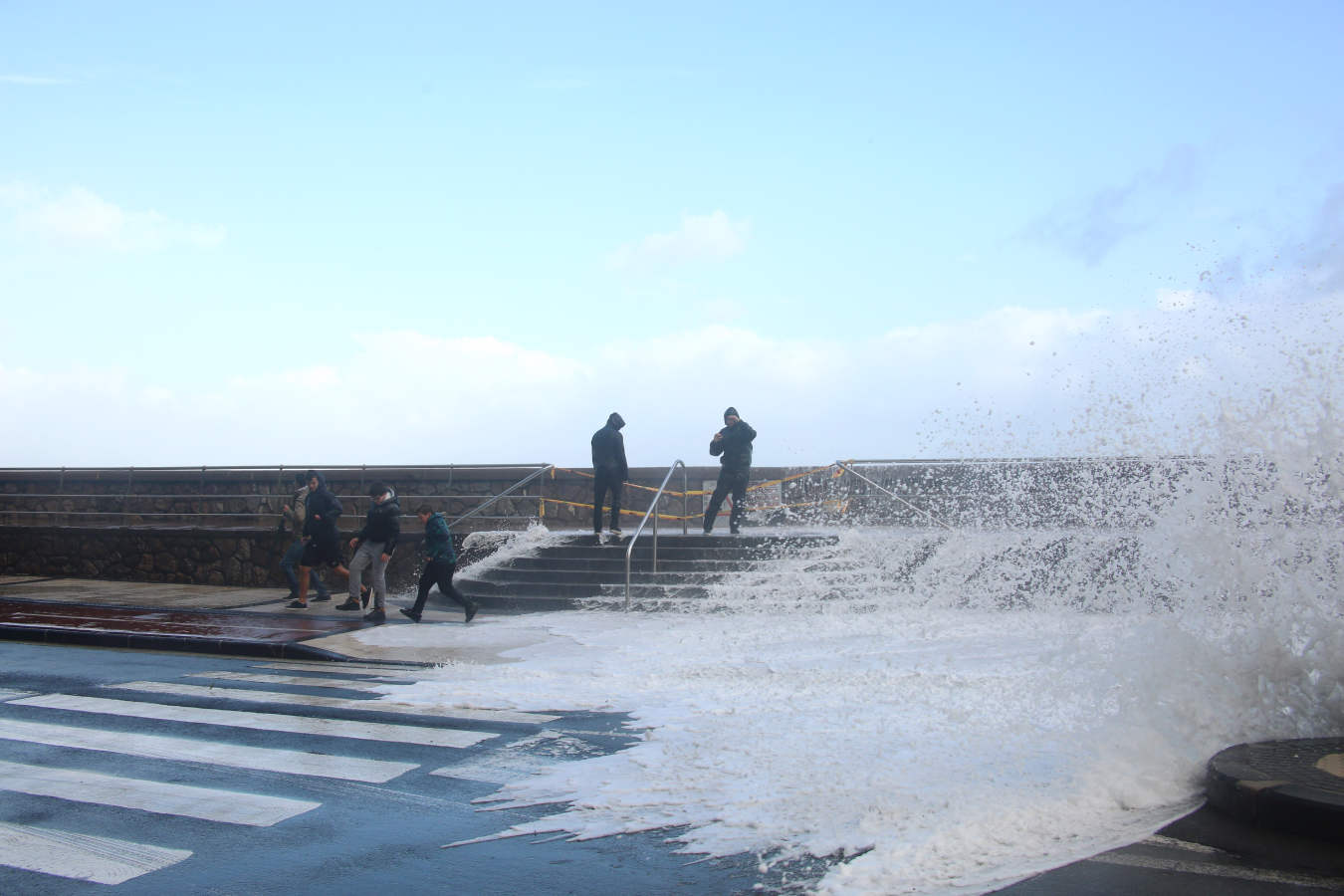 Fotos: El temporal de viento y olas deja numerosas incidencias en Gipuzkoa