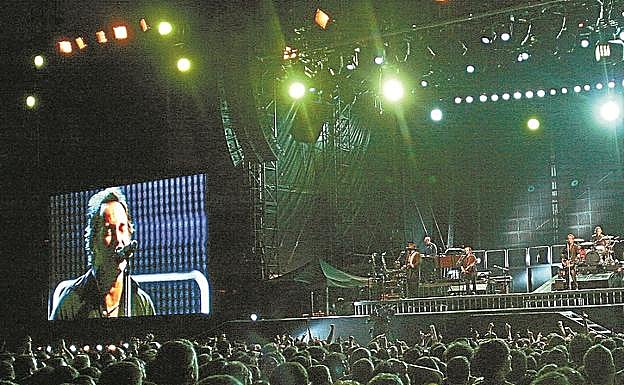 Amigo Bruce. Es el único que ha repetido. Springsteen vino en 2008 y 2016 y quizás vuelva a la ciudad que dice adorar.