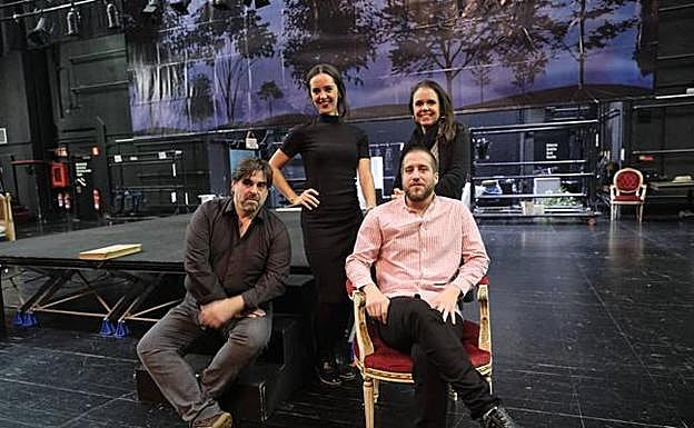 Opus Lirica ensaya en el Victoria Eugenia 'La Serva Padrona'