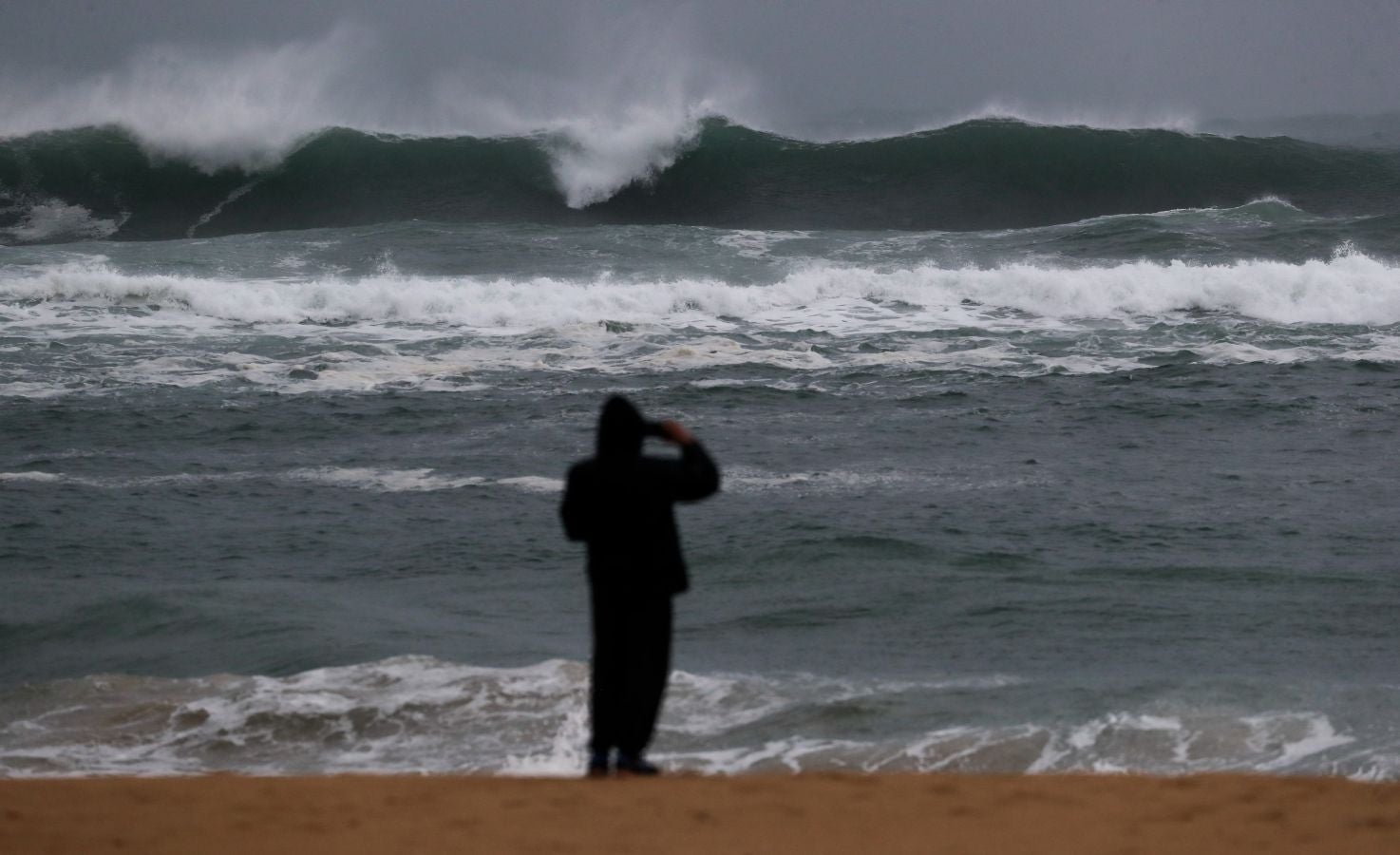 San Sebastián y otras localidades costeras permanecen en alerta naranja por fuerte oleaje con olas que pueden superar los cinco metros