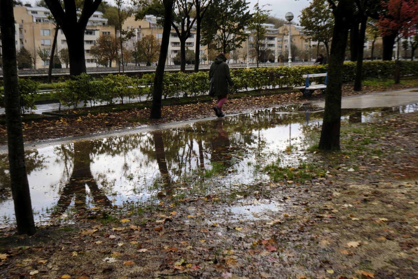 San Sebastián y otras localidades costeras permanecen en alerta naranja por fuerte oleaje con olas que pueden superar los cinco metros