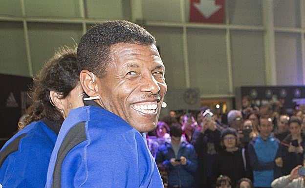 Haile Gebrselassie, ayer en la Feria del Corredor instalada en Ficoba, en Irun.