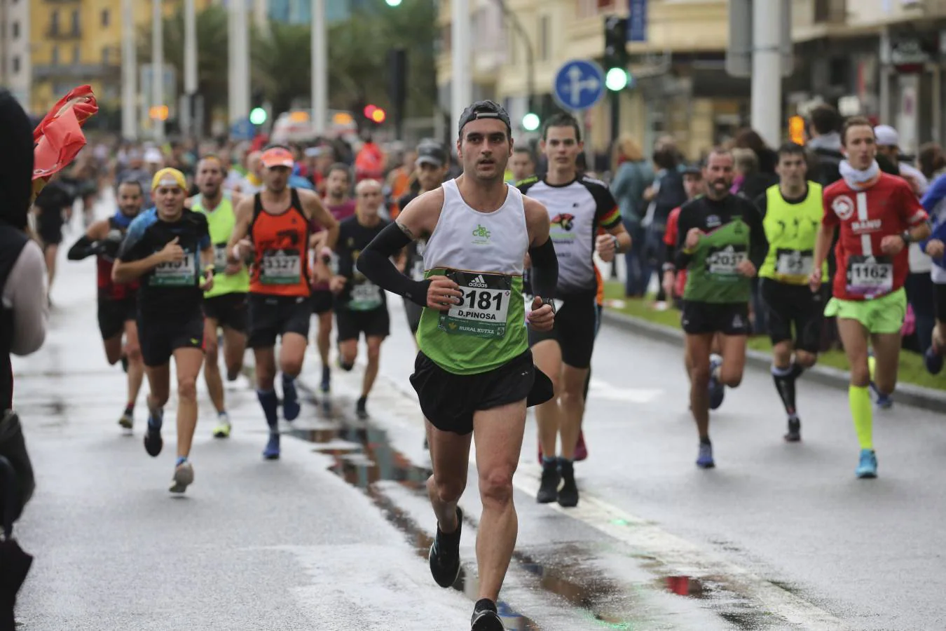 Fotos: Las llegadas a meta de los participantes en la Behobia - San Sebastián