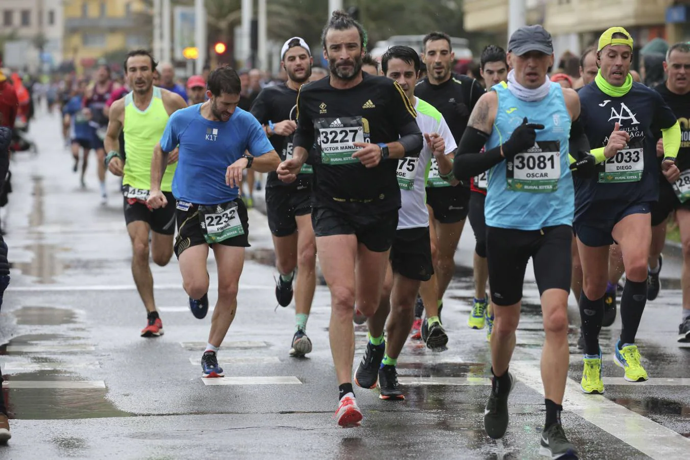 Fotos: Las llegadas a meta de los participantes en la Behobia - San Sebastián