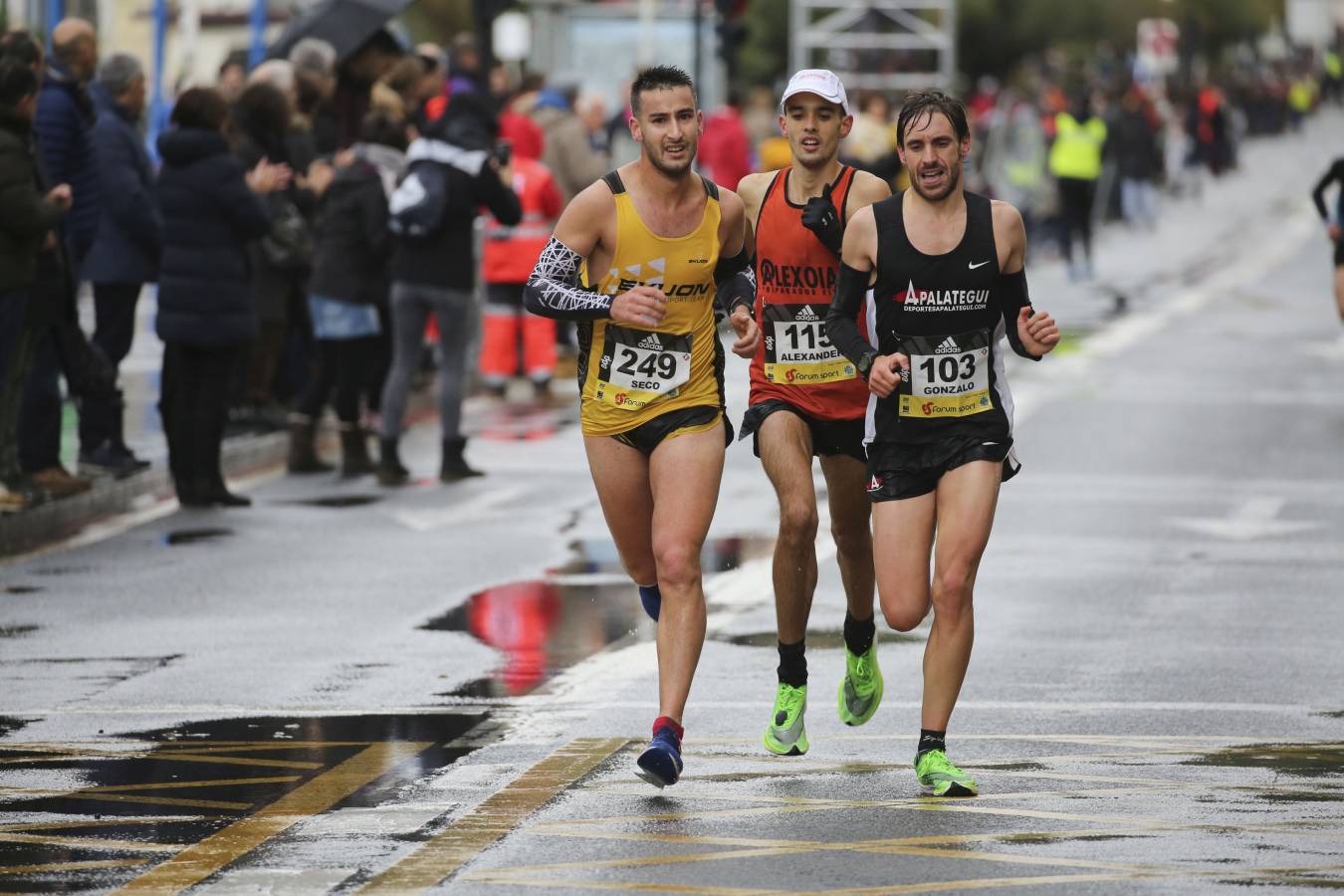 Fotos: Las llegadas a meta de los participantes en la Behobia - San Sebastián