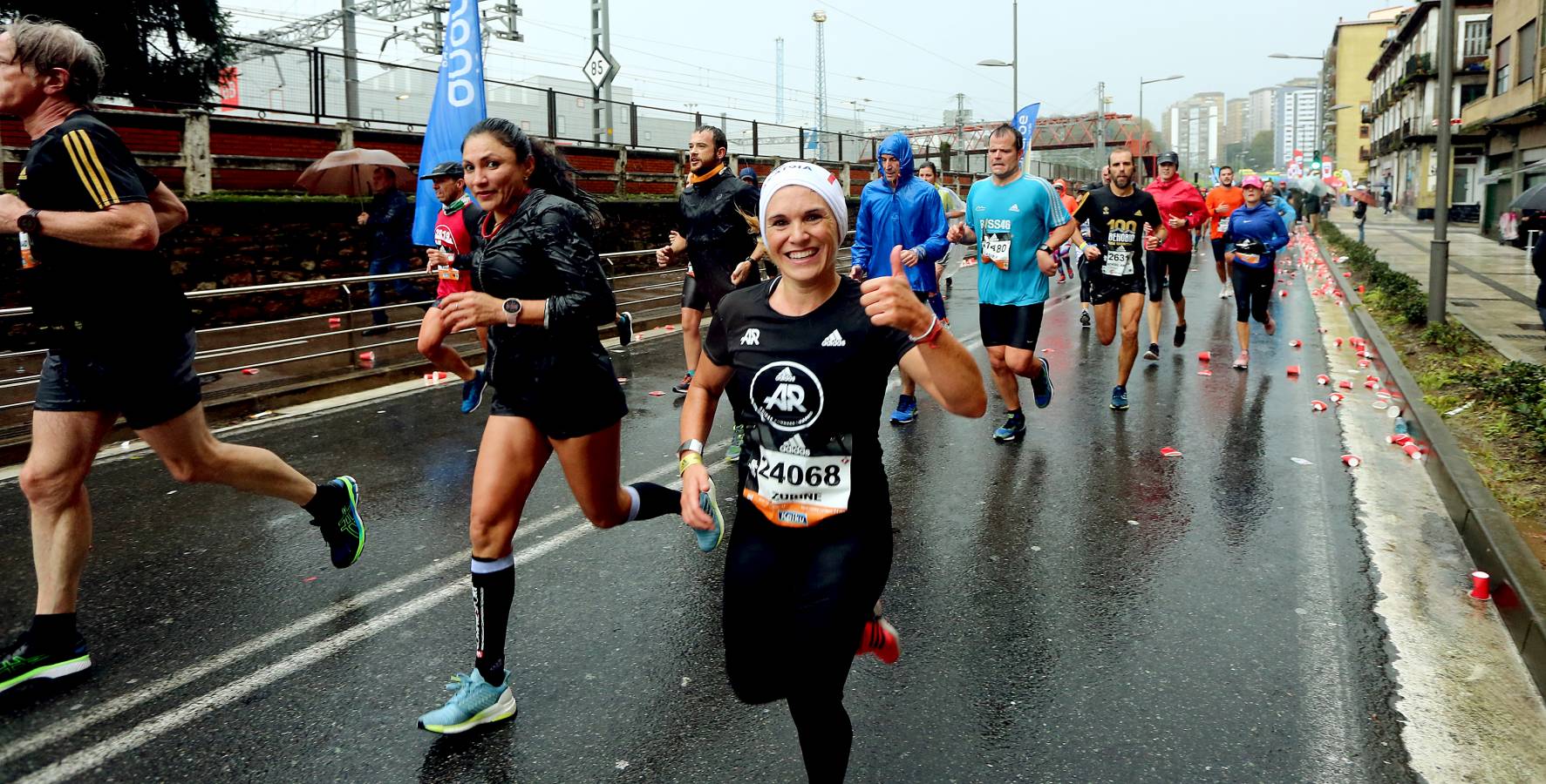 Fotos: Los corredores, a su paso por Pasaia y Herrera en la Behobia - San Sebastián