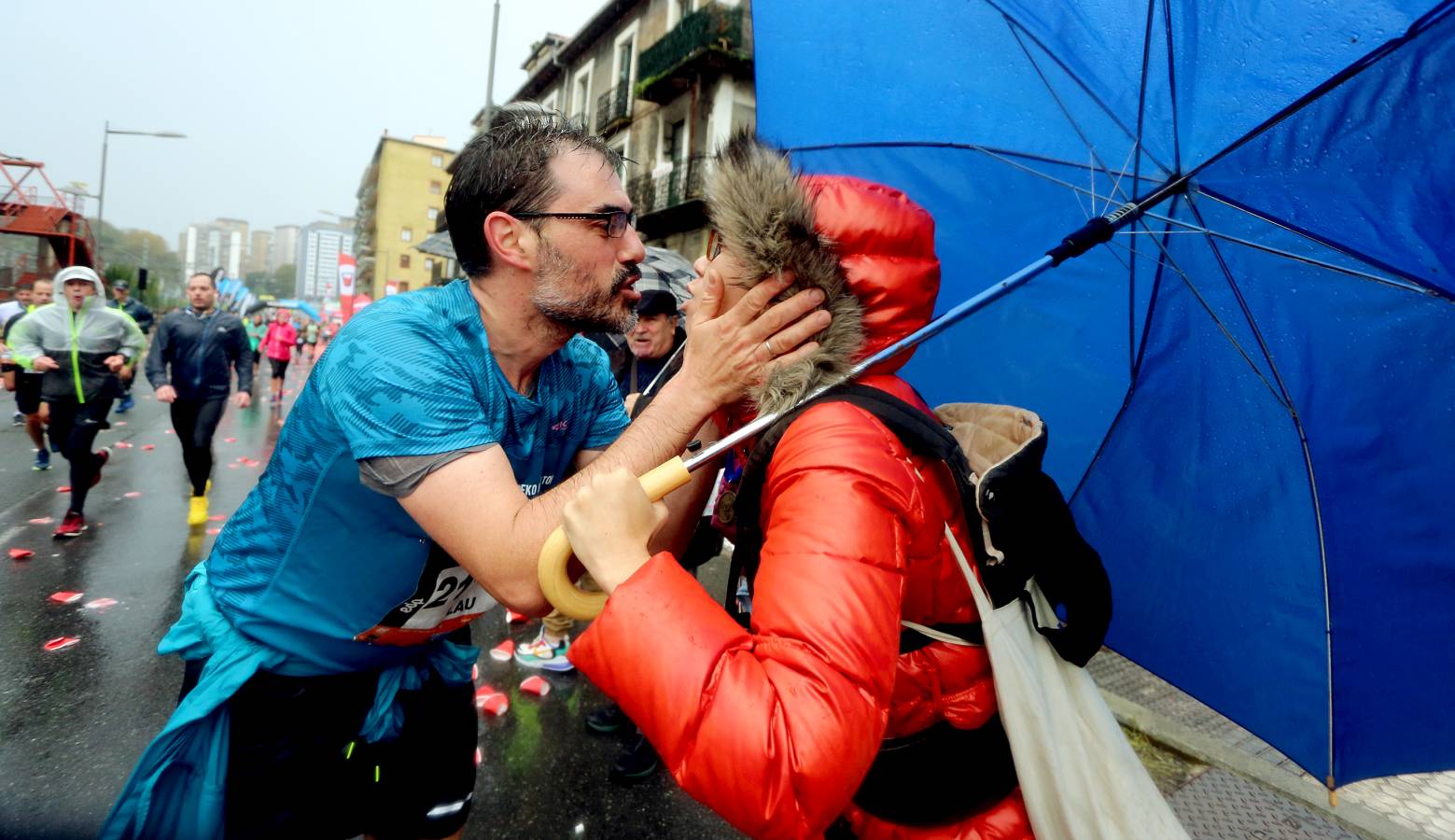 Fotos: Los corredores, a su paso por Pasaia y Herrera en la Behobia - San Sebastián