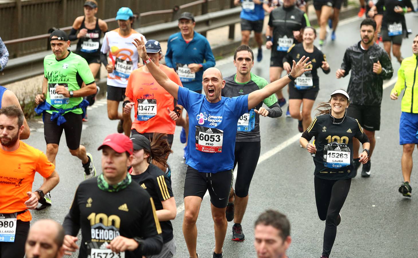 Fotos: Los corredores, a su paso por Pasaia y Herrera en la Behobia - San Sebastián