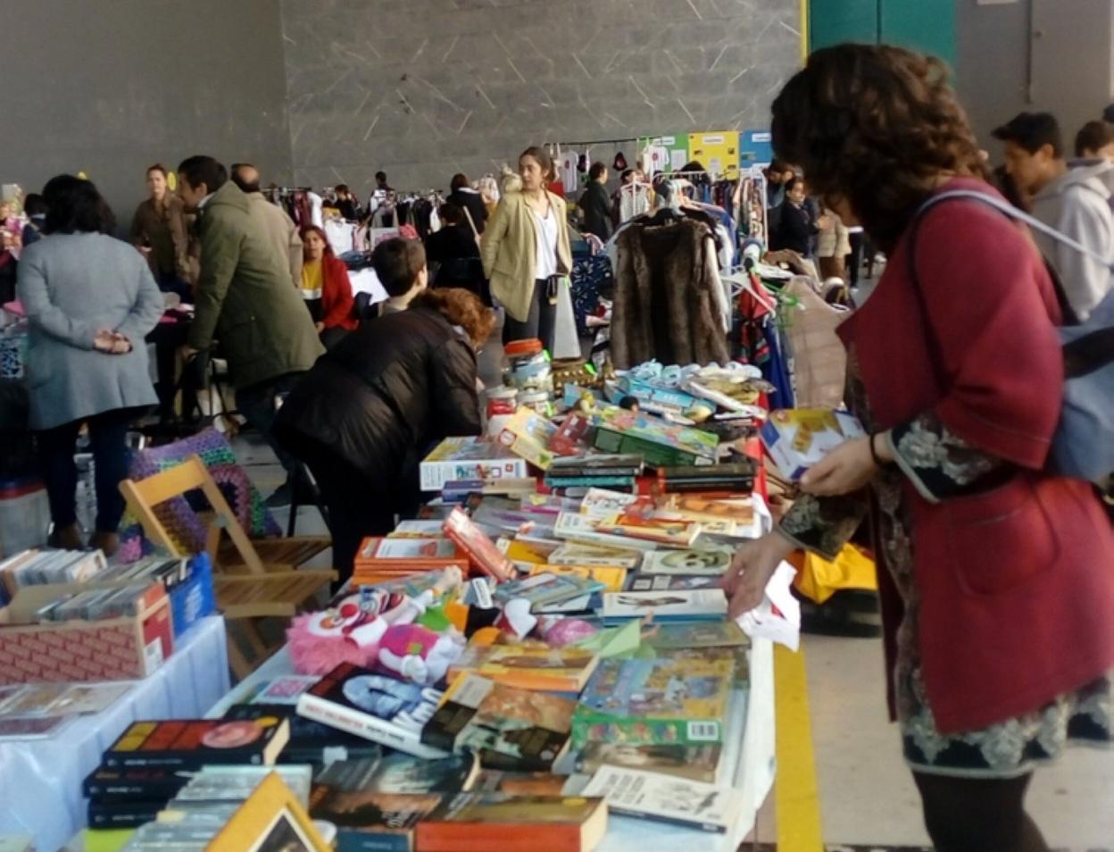 El mercadillo de segunda mano da nueva vida a lo que está arrinconado | El  Diario Vasco