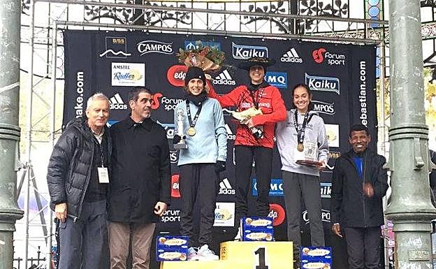 Podio femenino de la carrera. 
