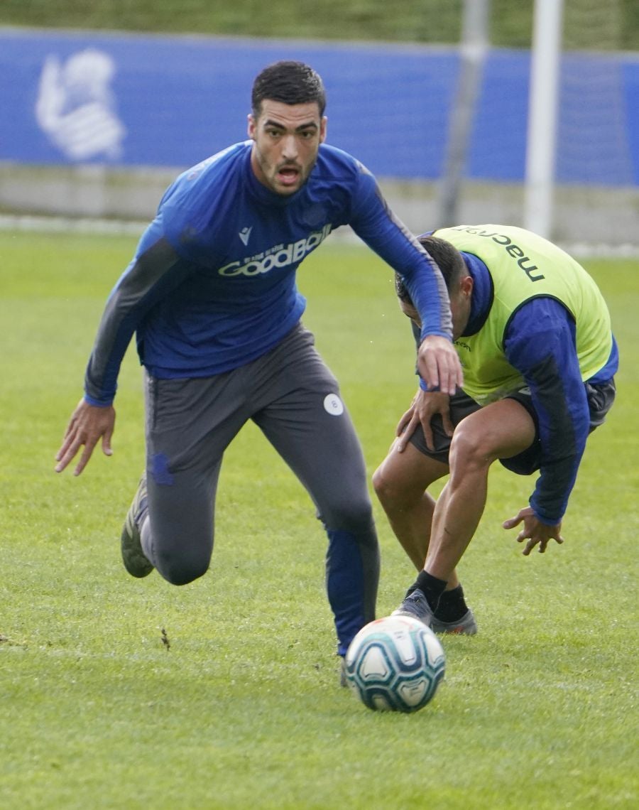 Cinco jugadores del Sanse han saltado al césped por la lista de bajas, a las que se suma el lateral navarro Monreal. 