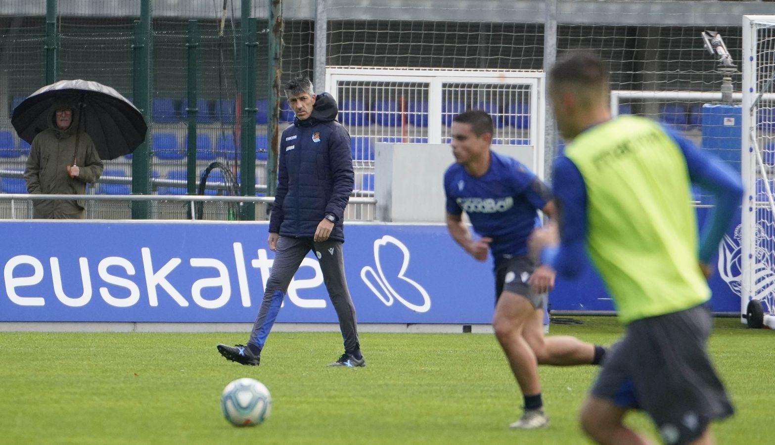 Cinco jugadores del Sanse han saltado al césped por la lista de bajas, a las que se suma el lateral navarro Monreal. 