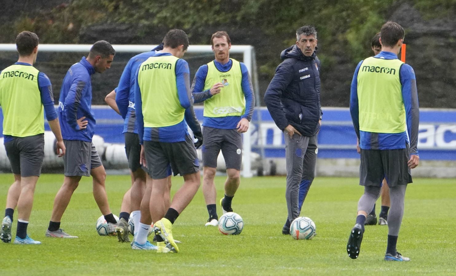 Cinco jugadores del Sanse han saltado al césped por la lista de bajas, a las que se suma el lateral navarro Monreal. 