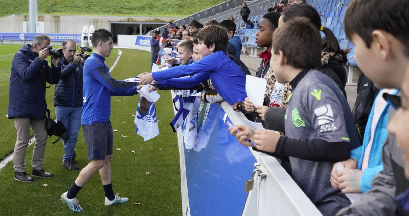 Cinco jugadores del Sanse han saltado al césped por la lista de bajas, a las que se suma el lateral navarro Monreal. 