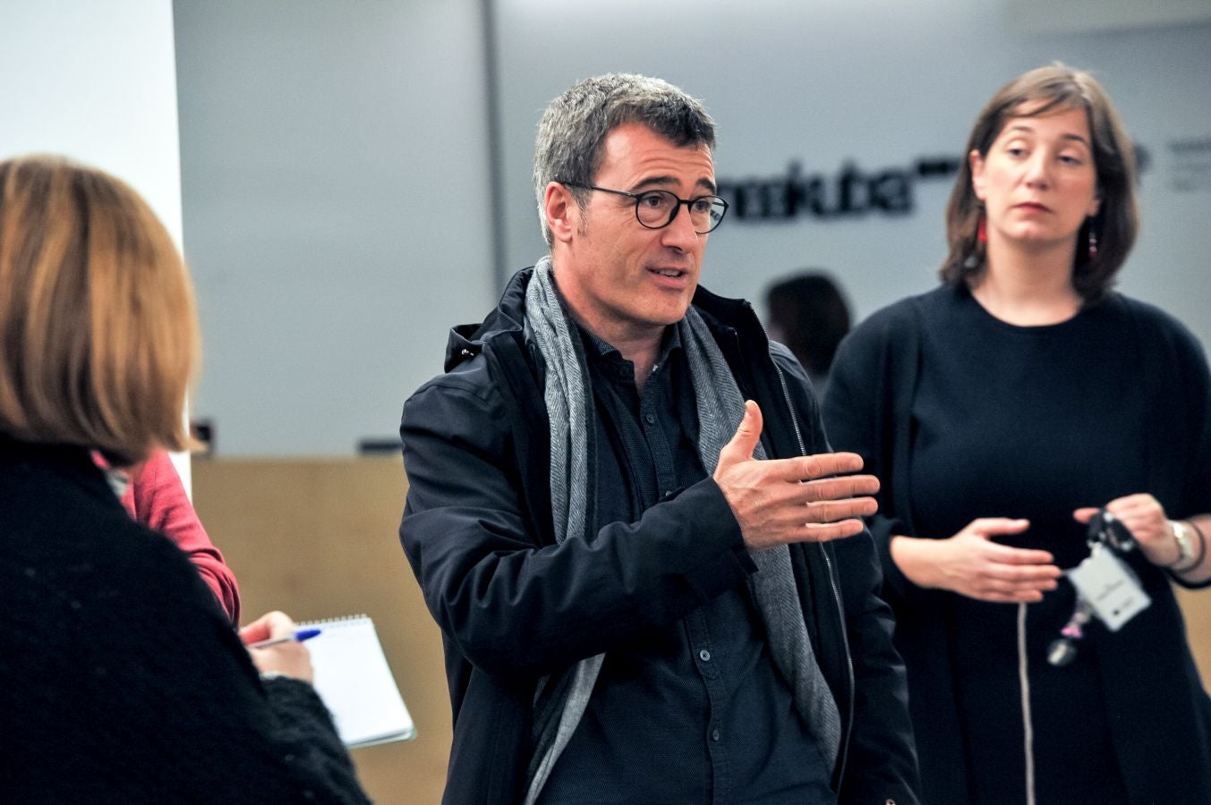 El fotógrafo bilbaino Aitor Ortiz expone en la sala Artegunea de Tabakalera sus 'impresiones íntimas' sobre el artista catalán