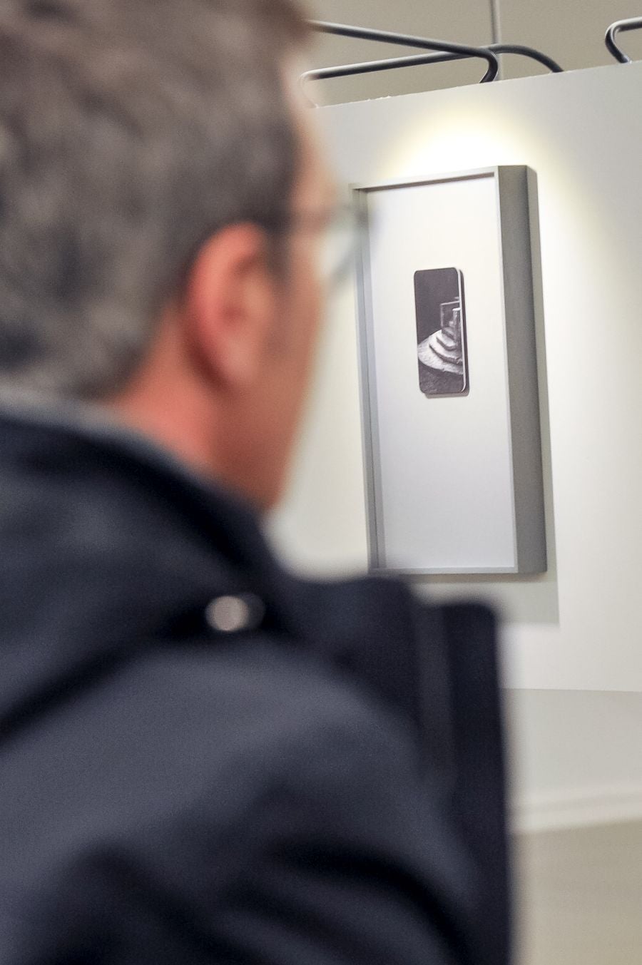 El fotógrafo bilbaino Aitor Ortiz expone en la sala Artegunea de Tabakalera sus 'impresiones íntimas' sobre el artista catalán