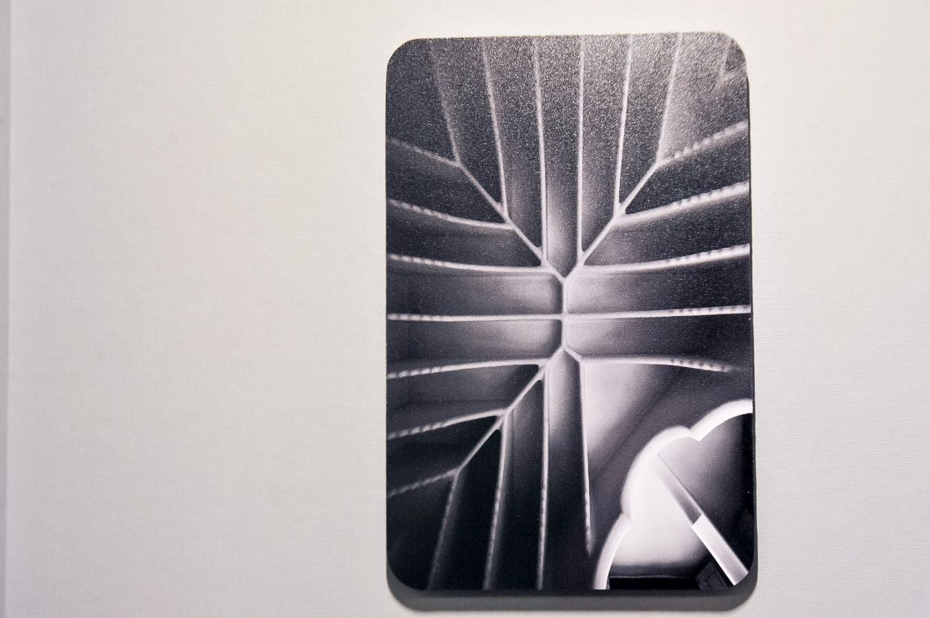 El fotógrafo bilbaino Aitor Ortiz expone en la sala Artegunea de Tabakalera sus 'impresiones íntimas' sobre el artista catalán