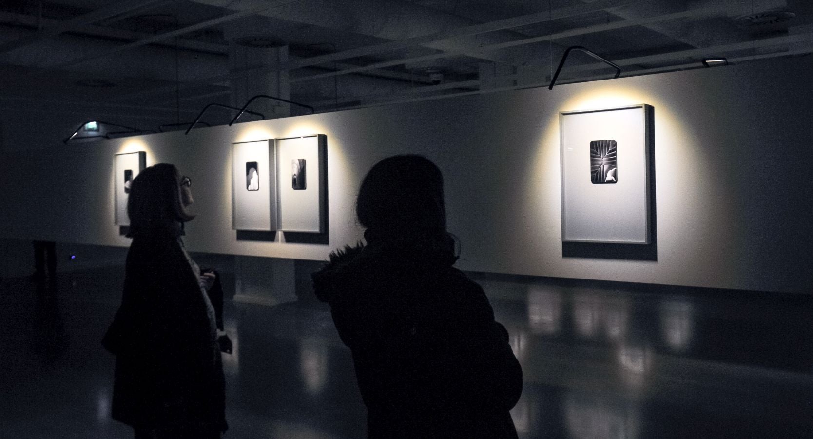 El fotógrafo bilbaino Aitor Ortiz expone en la sala Artegunea de Tabakalera sus 'impresiones íntimas' sobre el artista catalán