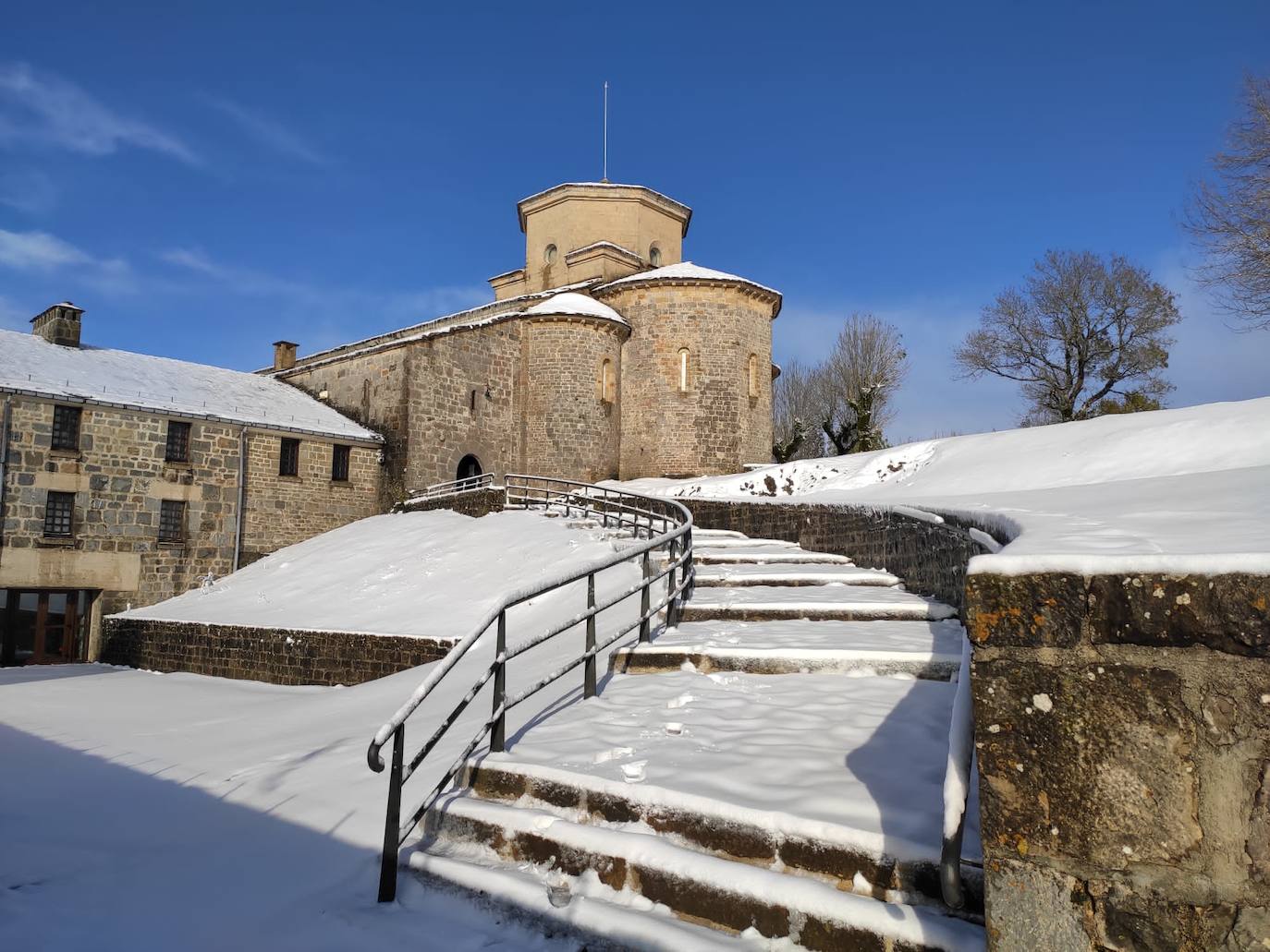 Fotos: Aralar, cubierta de blanco